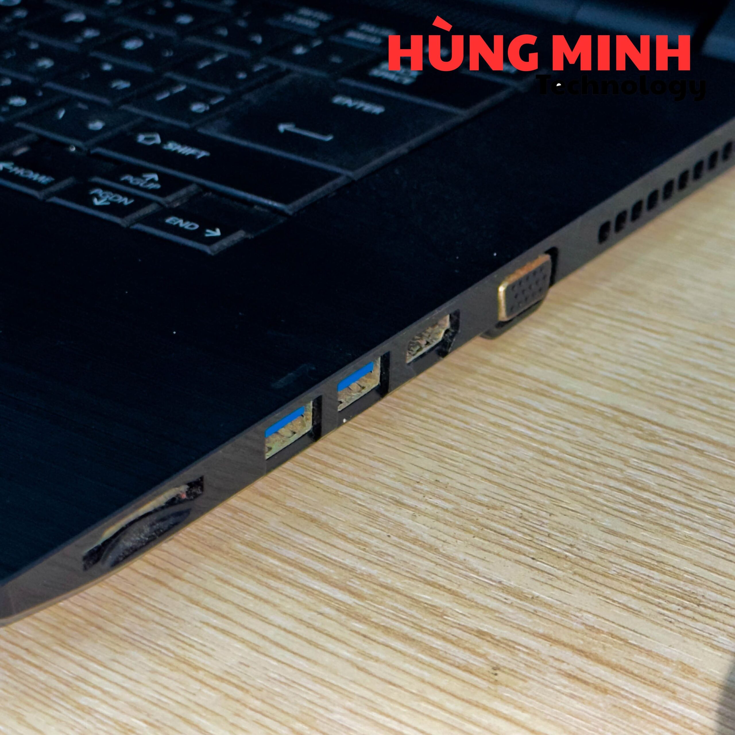 Toshiba_Dynabook_B65 (3)